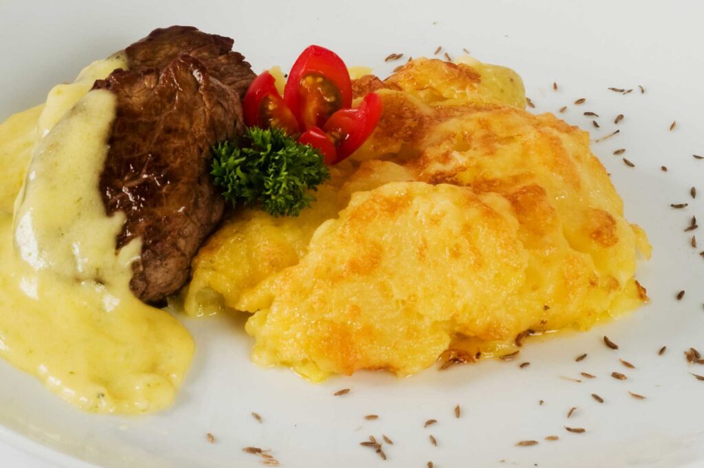 Mignon com molho de queijo gorgonzola pasta 315 2fb19e0de9bbf47e5738c88ccdcc2b99