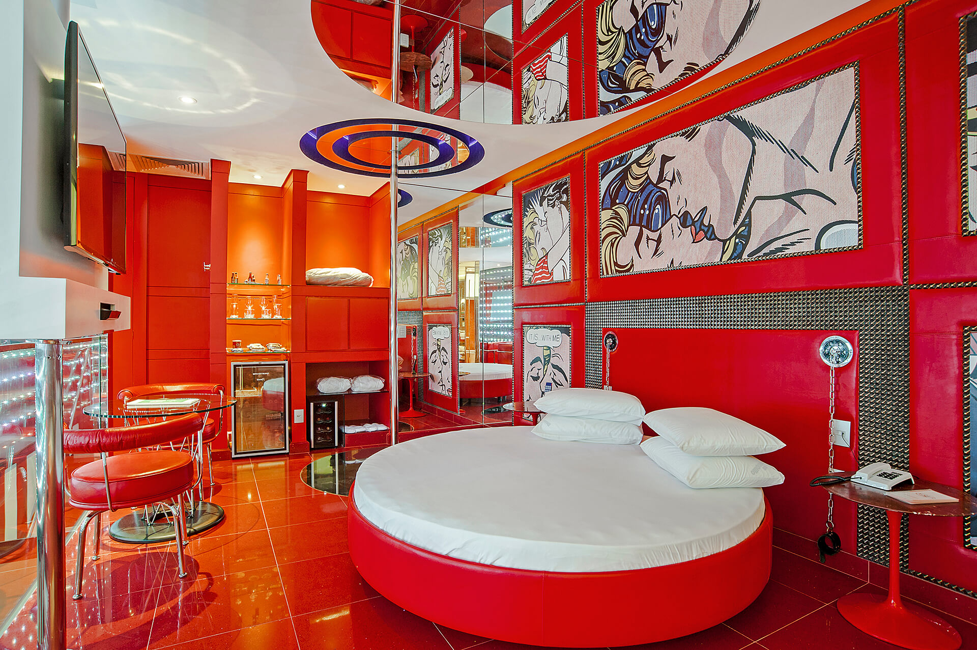 acqua-motel-suite-SEXY-RED-2